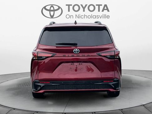 Used 2024 Toyota Sienna XSE w/ XSE Plus Package FWD image 4