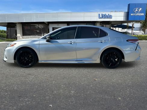 Used 2018 Toyota Camry SE w/ Moonroof Package FWD image 6