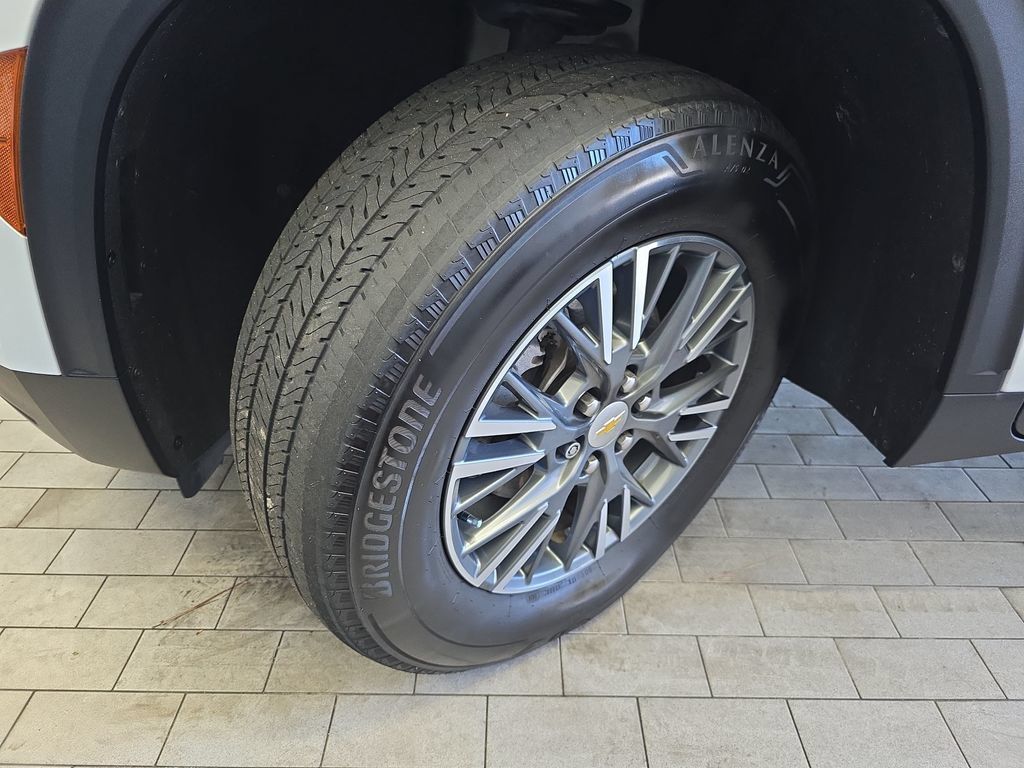 Used 2024 Chevrolet Traverse LT FWD image 33
