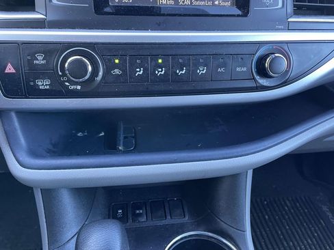 Used 2019 Toyota Highlander LE image 39