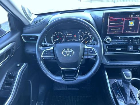 Used 2021 Toyota Highlander Platinum image 11