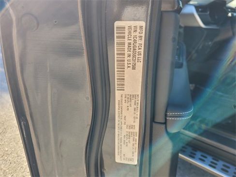 Used 2025 Jeep Grand Cherokee Altitude image 18