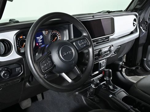 Used 2024 Jeep Wrangler Sport AWD/4WD image 12