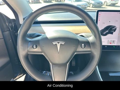 Used 2021 Tesla Model Y Long Range AWD/4WD image 8