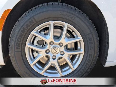 Used 2024 Chrysler Pacifica Touring-L image 31