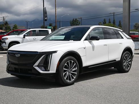 Used 2024 Cadillac Lyriq Sport RWD image 8
