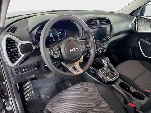 Certified 2025 Kia Soul LX w/ LX Technology Package FWD image 9