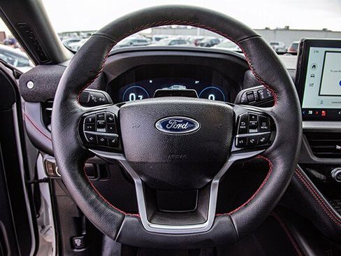 Used 2025 Ford Explorer ST-Line w/ Premium Package image 8