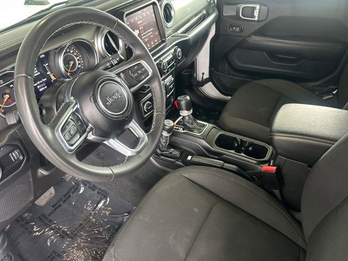 Used 2023 Jeep Gladiator Overland AWD/4WD image 9