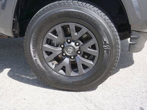 Used 2021 Toyota Tacoma SR5 RWD image 11