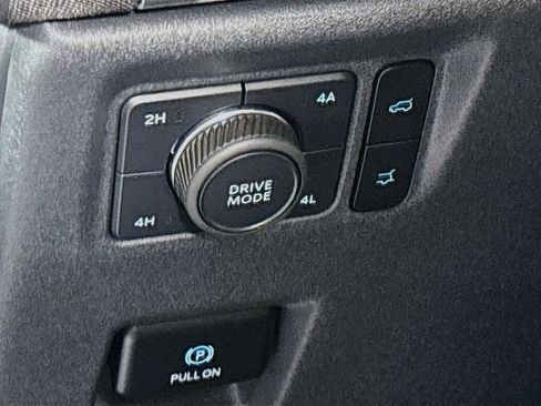 Used 2025 Ford Expedition Active AWD/4WD image 10
