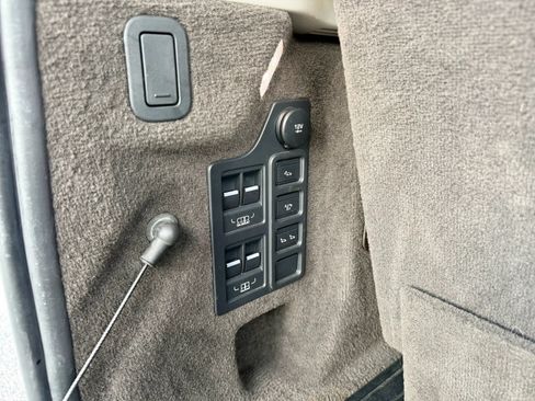 Used 2019 Land Rover Discovery HSE AWD/4WD image 43