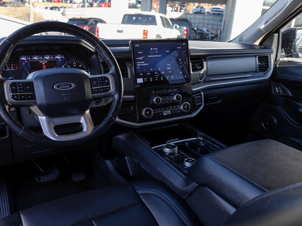 Used 2024 Ford Expedition XLT AWD/4WD image 12