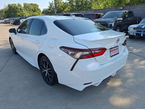 Used 2024 Toyota Camry SE FWD image 4