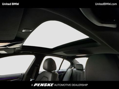 Used 2022 BMW 530e w/ Premium Package image 12