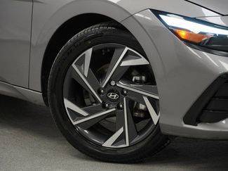 Used 2024 Hyundai Elantra Limited video 4