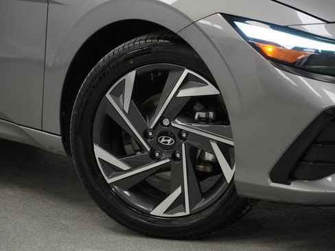 Used 2024 Hyundai Elantra Limited image 4