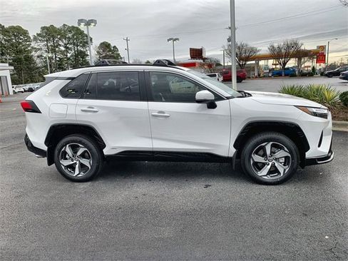 New 2025 Toyota RAV4 SE image 9