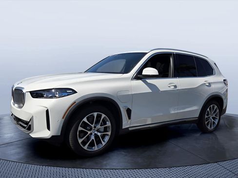 Certified 2026 BMW X5 xDrive50e AWD/4WD image 2