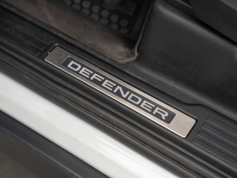 Used 2022 Land Rover Defender 90 X-Dynamic S image 16