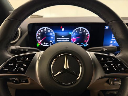 Used 2025 Mercedes-Benz GLA 250 4MATIC image 16