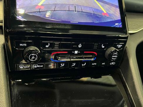 Used 2023 Jeep Grand Cherokee 4WD 4xe image 32