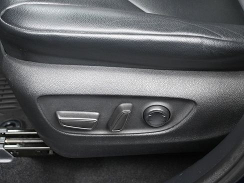 Used 2021 Toyota Highlander XLE image 22