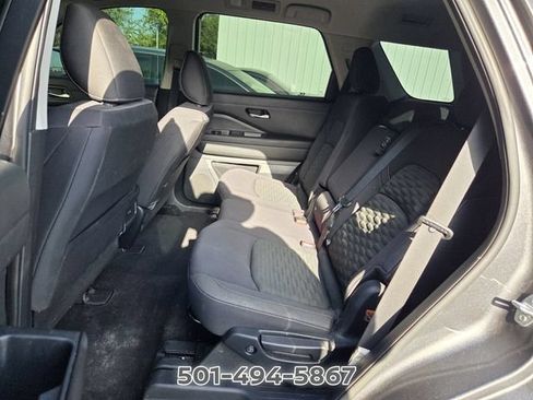 Used 2022 Nissan Pathfinder S FWD image 3