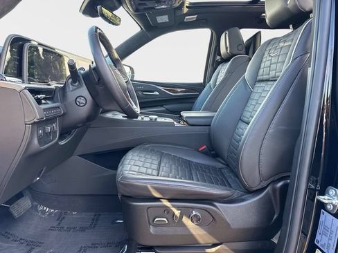 Certified 2024 Cadillac Escalade Sport Platinum w/ LPO, ONYX Package AWD/4WD image 19