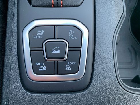 New 2026 Nissan Frontier PRO-4X w/ Pro-4x Convenience Package image 15