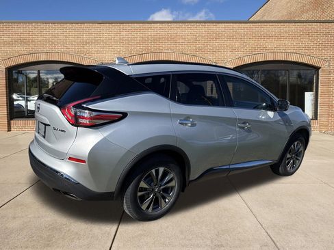 Used 2018 Nissan Murano SV image 3