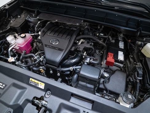 Certified 2024 Toyota Highlander XLE image 36