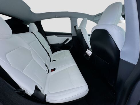 Used 2026 Tesla Model Y 2WD image 19