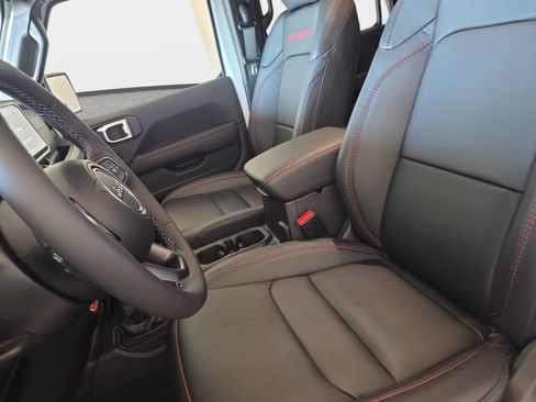 Used 2026 Jeep Wrangler Unlimited Rubicon AWD/4WD image 14
