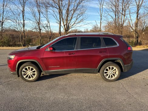 Used 2019 Jeep Cherokee Latitude w/ Popular Appearance Group image 2