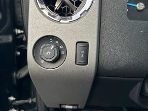 Used 2016 Ford F250 Lariat w/ Chrome Package image 32