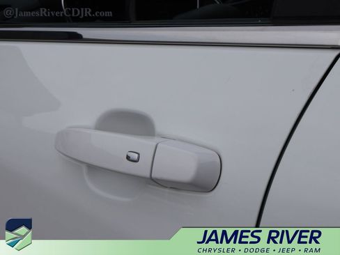 Used 2024 Chevrolet Equinox LT image 20