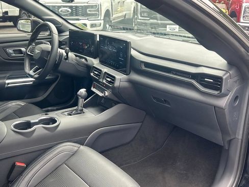 Used 2025 Ford Mustang Coupe RWD image 16