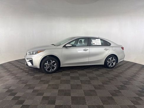 Used 2019 Kia Forte LXS image 3