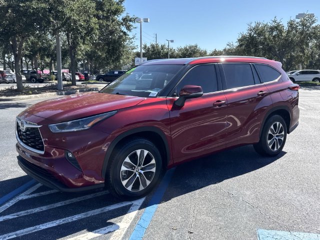 Used 2021 Toyota Highlander XLE FWD image 8