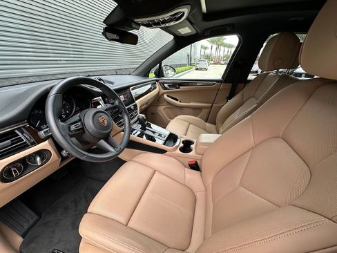 Used 2025 Porsche Macan image 4