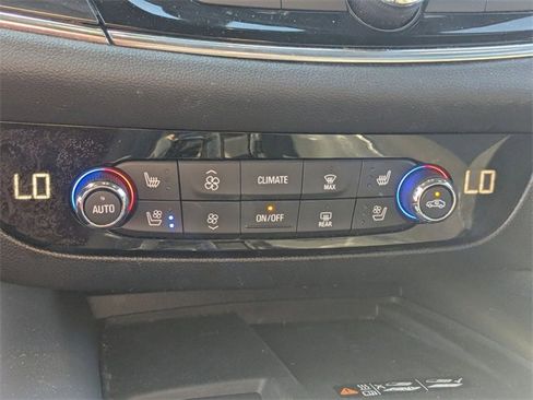 Used 2024 Buick Enclave Premium image 19