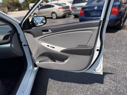 Used 2012 Hyundai Accent GS image 22