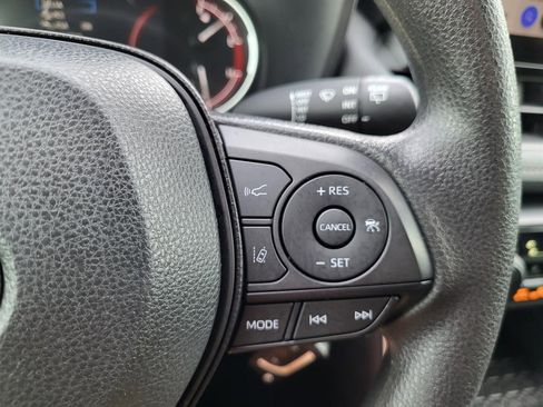 Used 2025 Toyota RAV4 LE FWD image 18