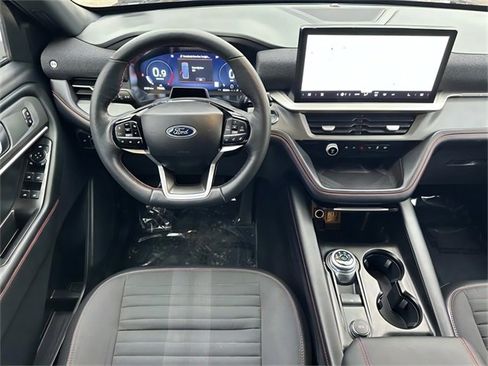 Used 2025 Ford Explorer ST-Line w/ ST-Line Street Pack image 9