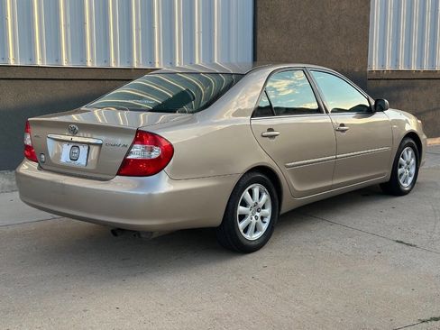 Used 2004 Toyota Camry XLE image 16