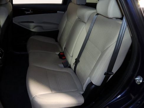 Used 2018 Kia Sorento LX image 13