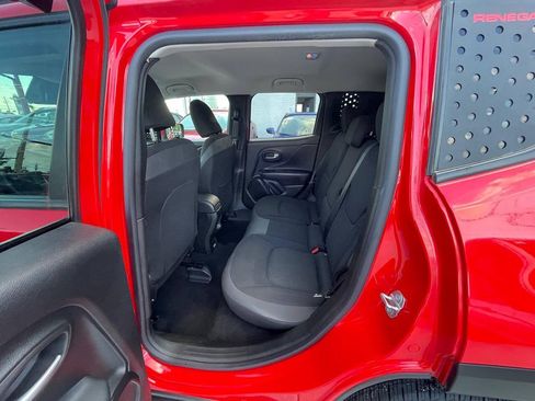 Used 2020 Jeep Renegade Altitude FWD image 10