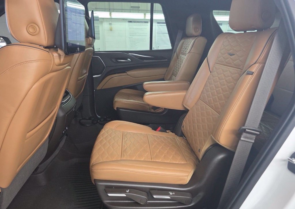 Used 2021 Cadillac Escalade Sport RWD image 14