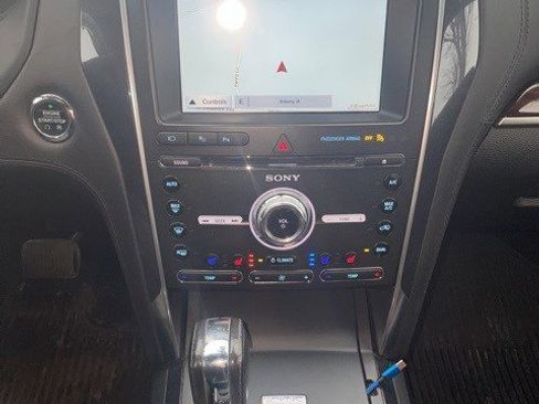 Used 2018 Ford Explorer Platinum image 13